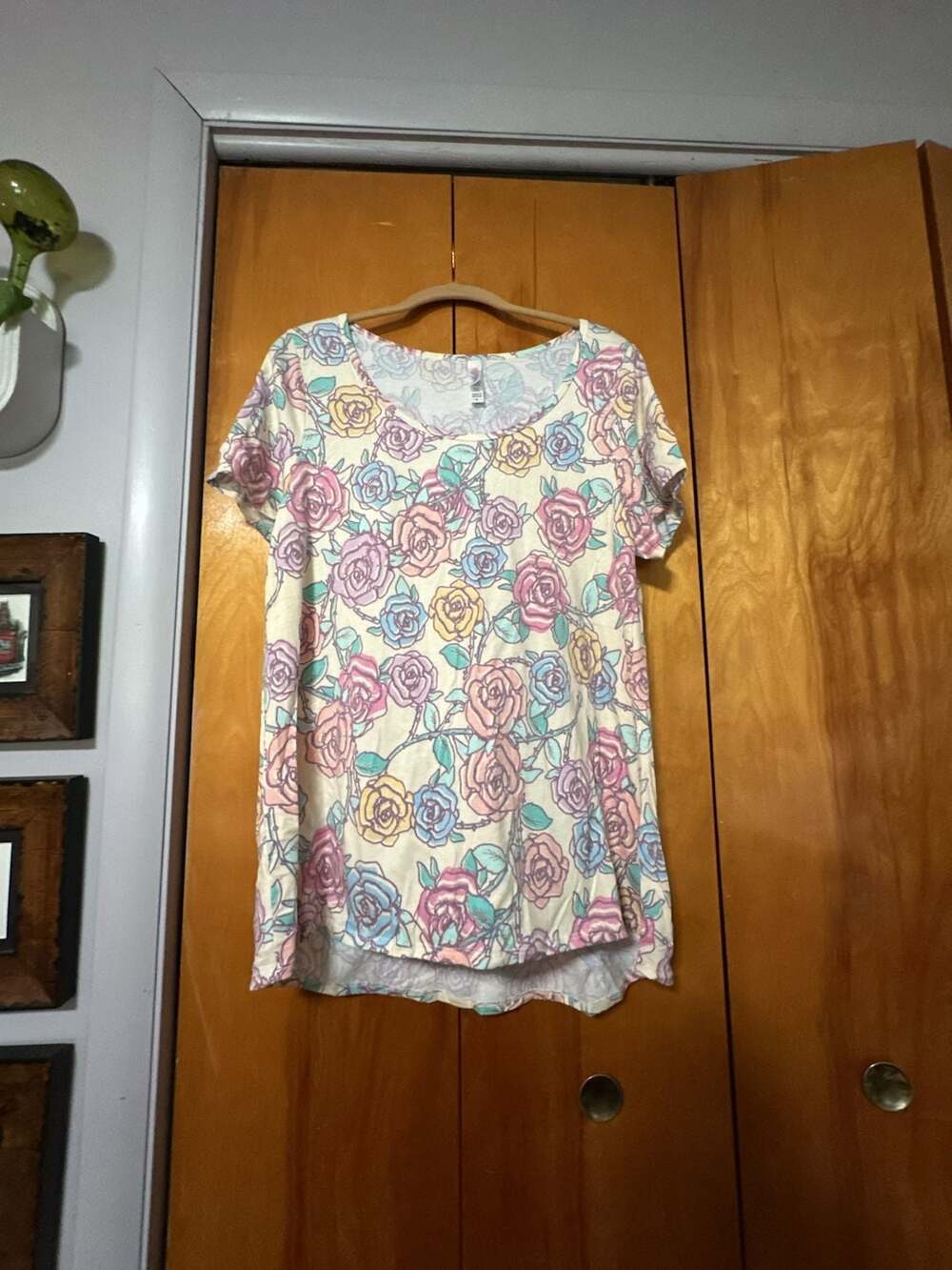 LuLaRoe Classic T Size XL Multicolor Pastel Floral Rose Print Shirt